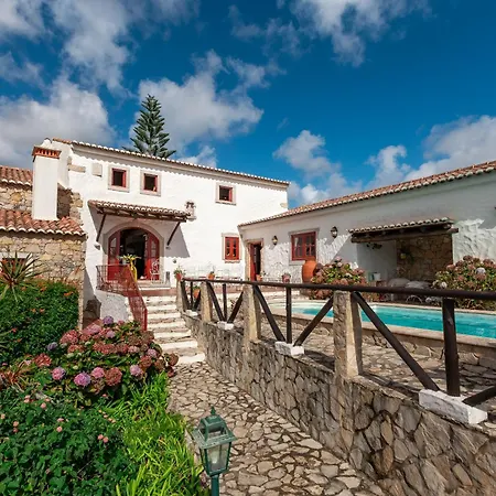 Деревянный коттедж Alto Paraiso Boutique Reguengo Grande